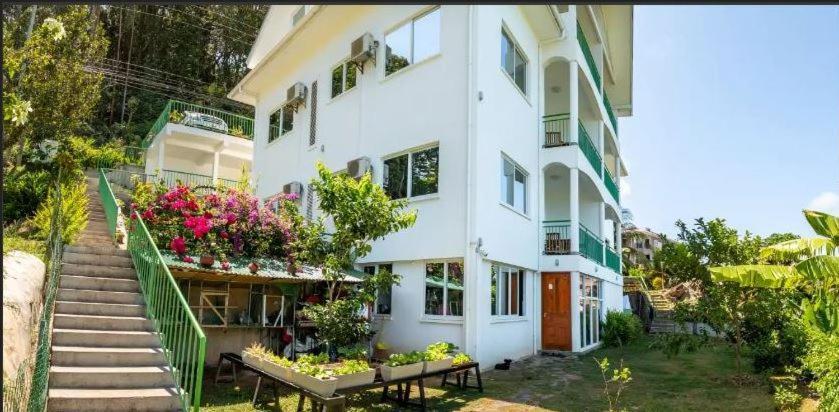Manfiyo Guest House Anse Boileau Eksteriør billede